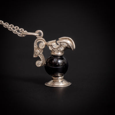 Platina en onyx hanger in de vorm van een schenkkan - #3