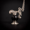 Platina en onyx hanger in de vorm van een schenkkan - #2