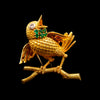 Gouden vogelbroche met smaragd