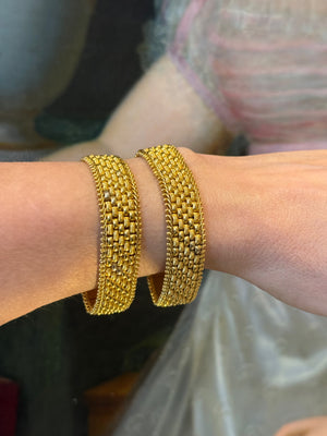 Een stel antieke gouden armbanden - #8