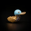 Broche in de vorm van een eend met email en saffier