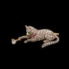 Antieke broche, kat met bal