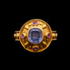Gouden ring met saffier en robijnen