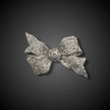 Art Deco strikbroche in platina met diamant